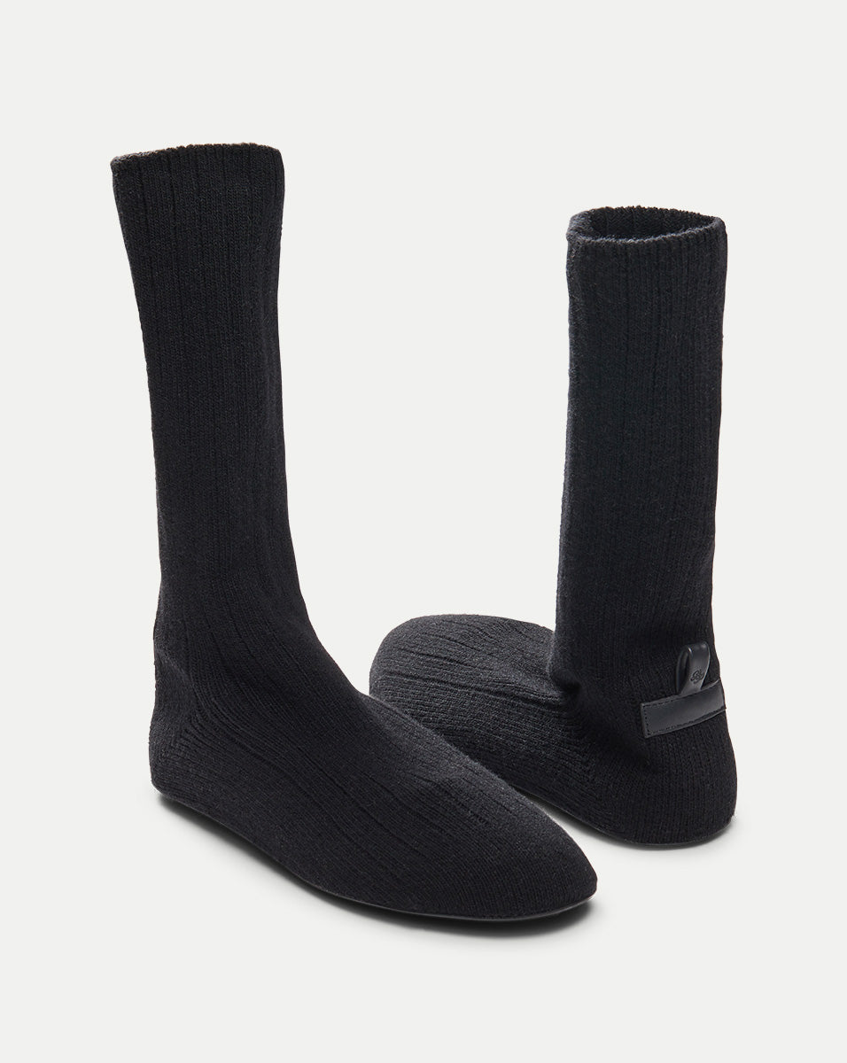 Flexible Knit Shoe